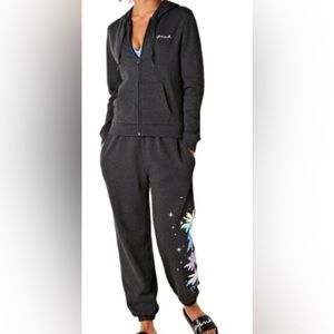 Vs pink super htf size large and xlarge make sure you READ DESCRIPTION B…